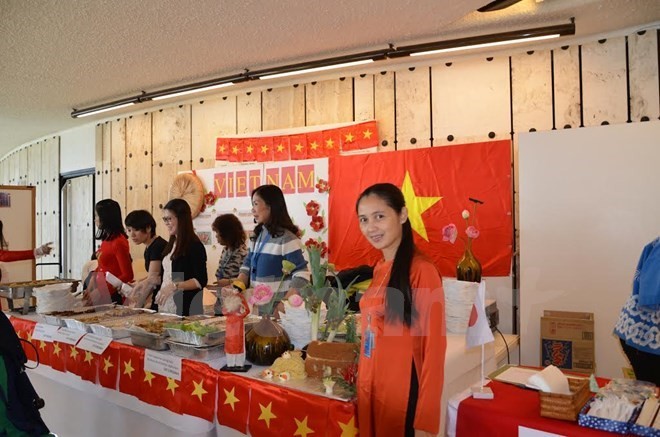 Vietnam attends international charity bazaar - ảnh 1